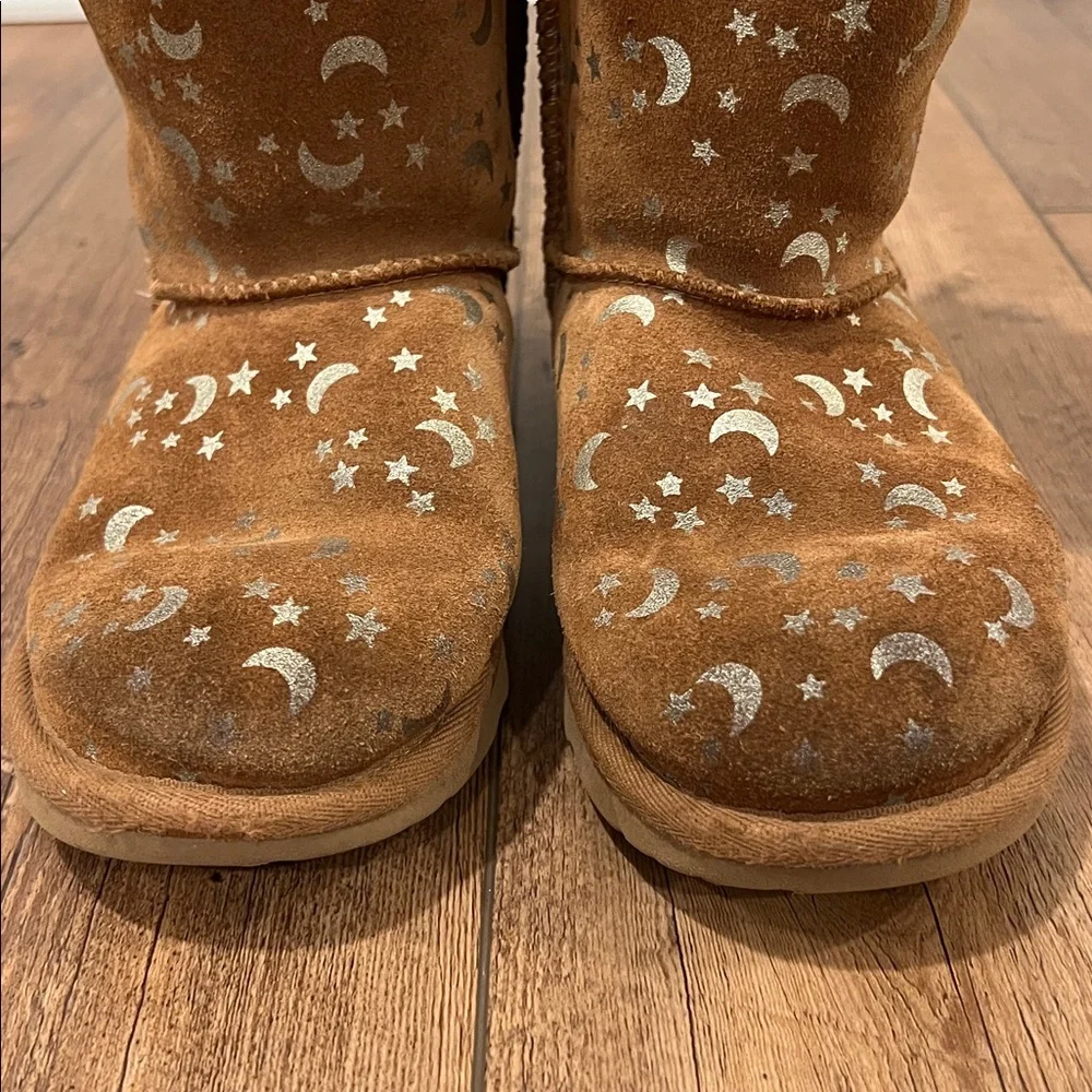 UGG Bailey Bow Moon and Stars Boot, Little Kid Size 2